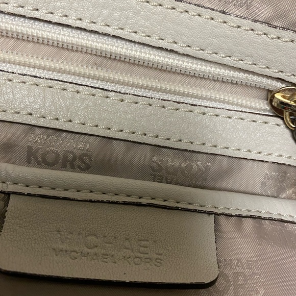 Michael Kors off White Leather Designer Tote/ shoulder /weekender
GUC - Picture 6 of 11